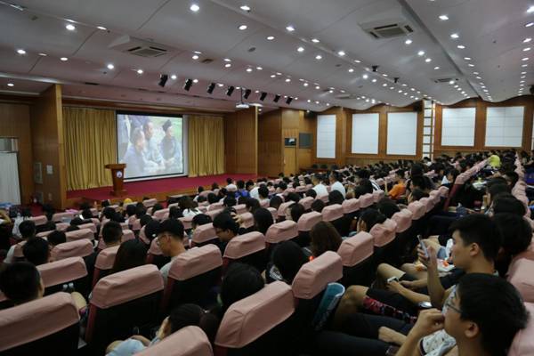 http://news.dlou.edu.cn/_upload/article/images/80/1f/67294c204e8095b129a3c8d4ab9f/db2a6798-c453-4ea7-b0eb-cacbb33dbbe0.jpg