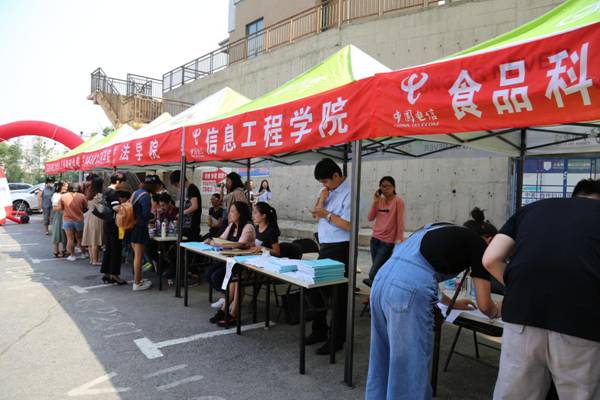 http://news.dlou.edu.cn/_upload/article/images/80/1f/67294c204e8095b129a3c8d4ab9f/6bcb2a51-45d8-43e1-85af-cd1d60631411.jpg